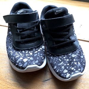 Black and grey patterned Nike Sneakers